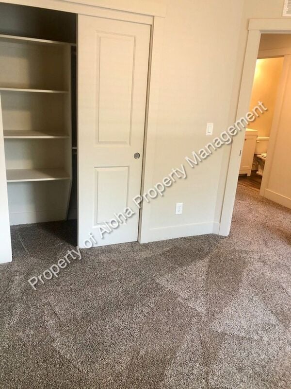 Building Photo - 1026 S Elder St