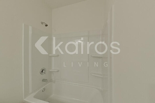 Building Photo - 631 Castillo Dr