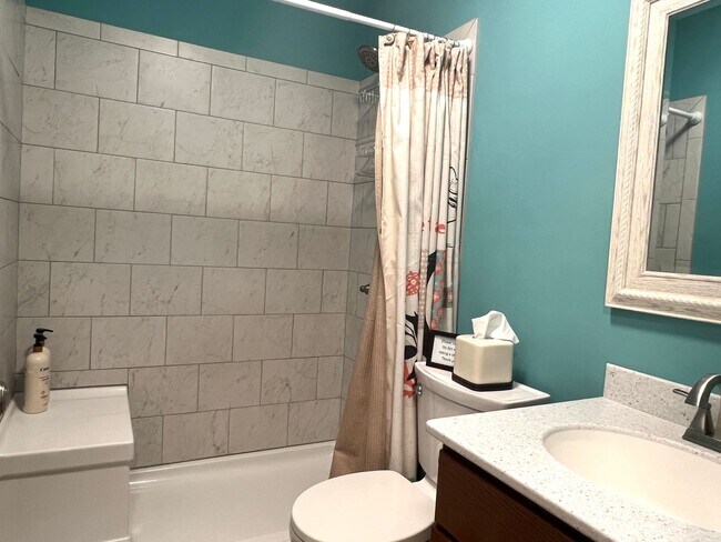 Building Photo - Furnished 2 Bedroom Duplex, Utilities Included, Available August 2026 Through May 2027!