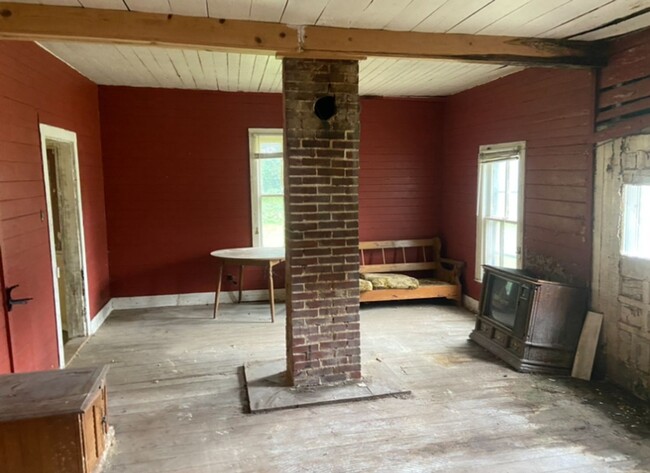 Building Photo - Historic Property! - $290 Month / $600 Down