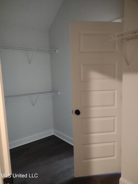 Building Photo - 464 Silver Hill Dr