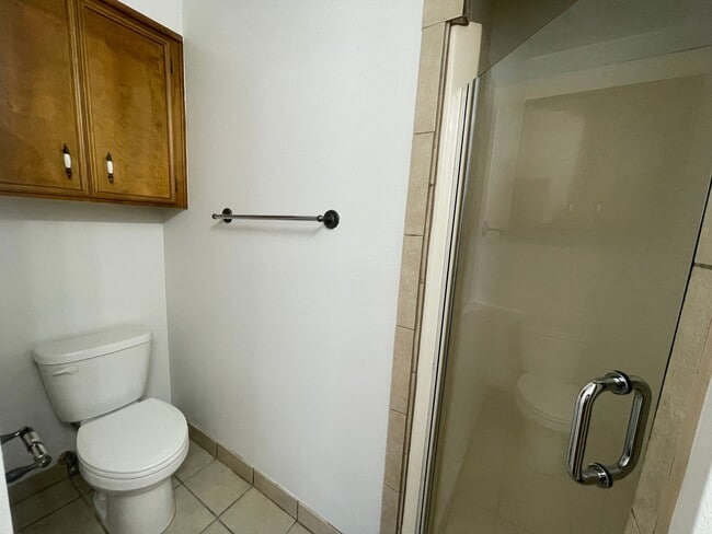 Building Photo - Brookhaven Estates Stockwell Area! Move In...