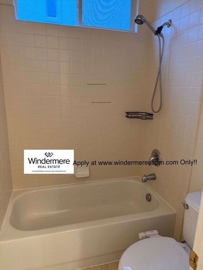 Building Photo - Welcome Home To This Well Maintained Immaculate Westlake Gated Community HOME!