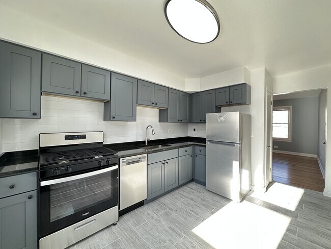 Building Photo - 6707 N California Ave