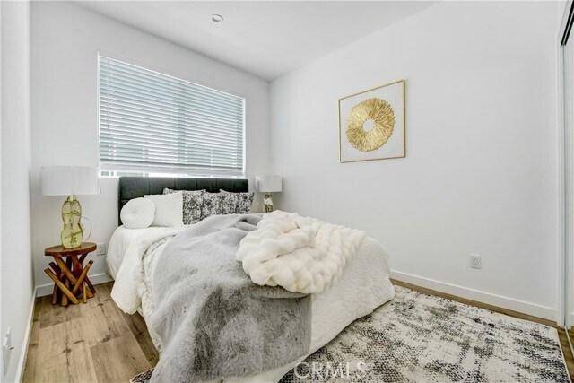 Building Photo - 11956 Vanowen St