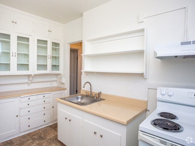 1BR,1BA - 600SF - South Court