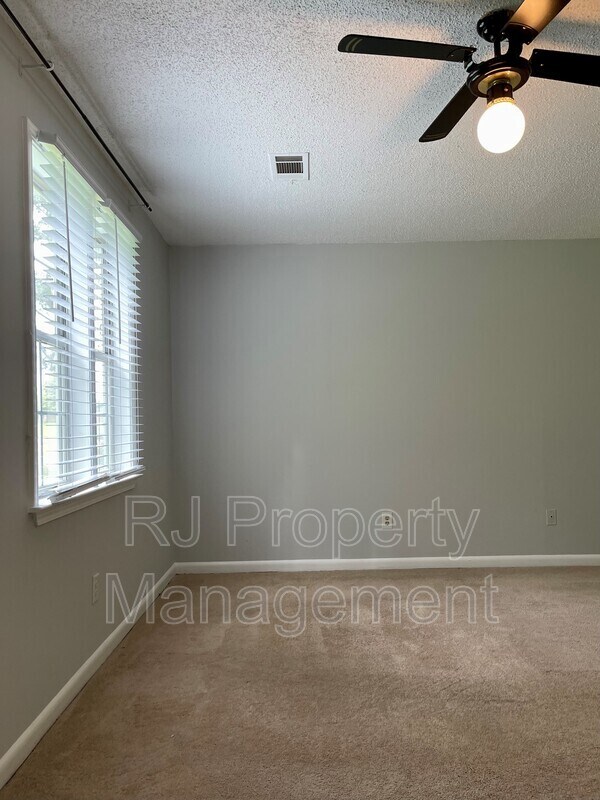 Building Photo - 5414 Hayes Rd