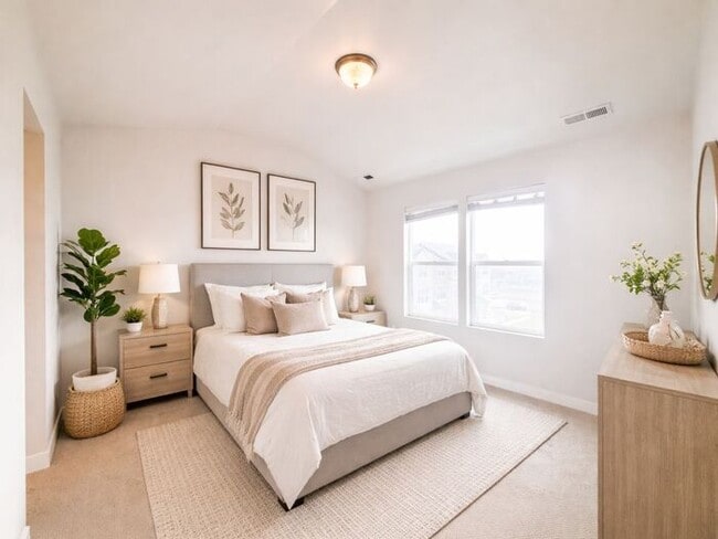 Building Photo - Stunning and Spacious 3BR 3BA Townhouse w/ Quartz Kitchen + Garage Parking + Modern Finishes in E...