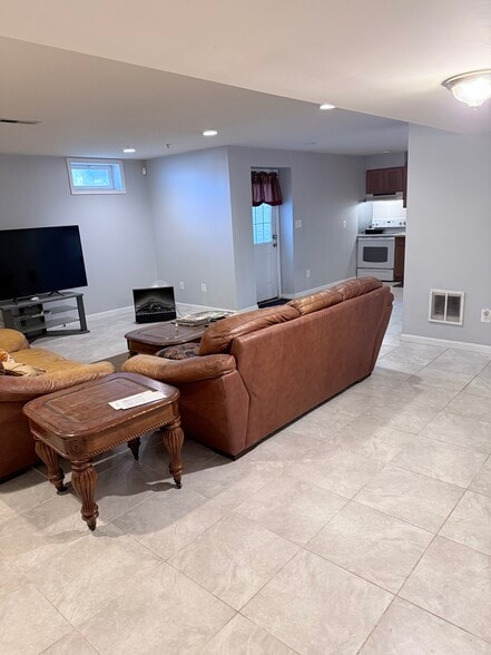 Building Photo - 2601 Wallingford Ct