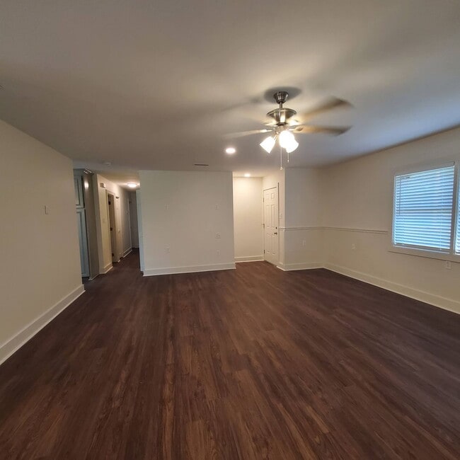 Building Photo - Charming 3-Bedroom Home on 1 Acre with Spacious Garage and Screened-In Porch