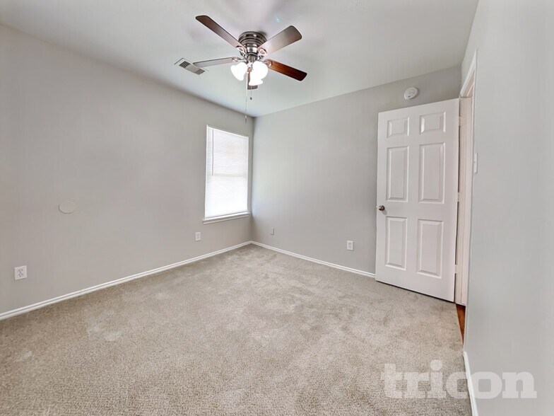 Building Photo - 20406 Clydesdale Ridge Dr