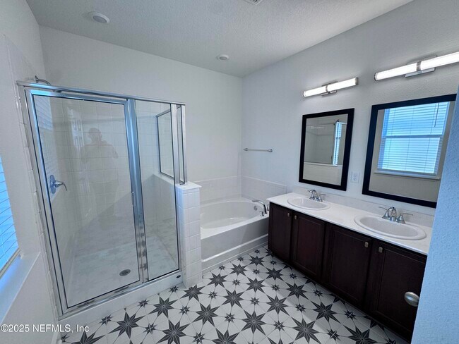 Building Photo - 11156 Spg Mdws Rd