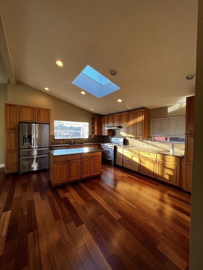 Building Photo - 419 Avalon Dr