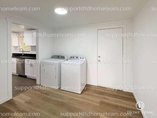 Building Photo - "Charming 4-Bed Retreat in Renton – Cozy Living, Prime Location!"