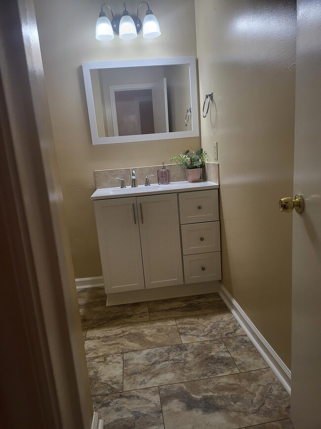 Building Photo - 7281 Pebblebrook Dr