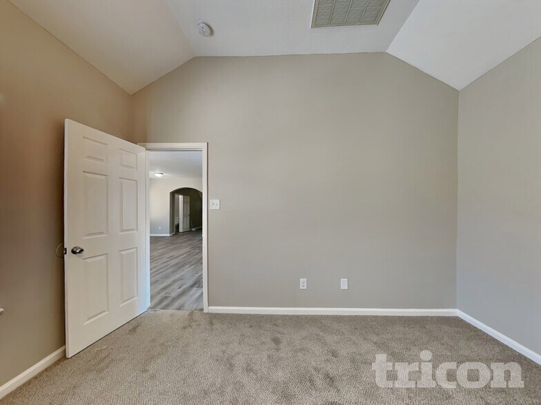 Building Photo - 5703 Straight Way