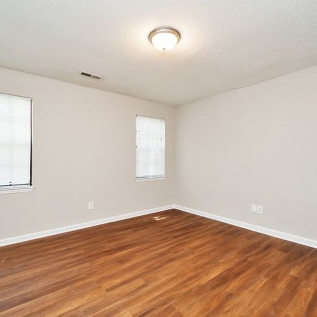 Building Photo - ? Adorable Renovated Home in the Heart of ...