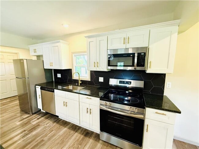 Building Photo - 466 Efts Ln