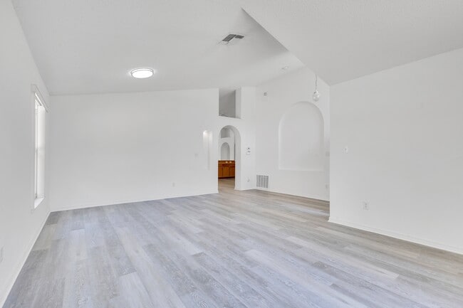 Building Photo - 7931 Oakstone Ct