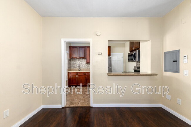 Building Photo - 4377 6th St