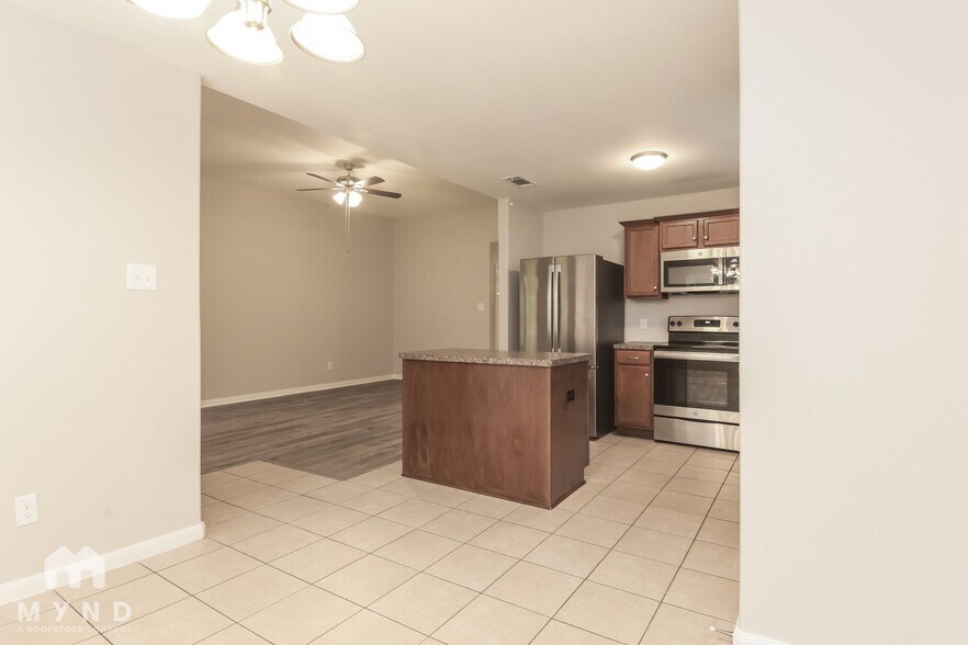 Building Photo - 1014 Cottonwood Trail