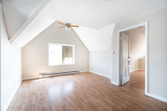 Building Photo - Beautiful 3 Bedroom + Den 2 Full Bath Uppe...