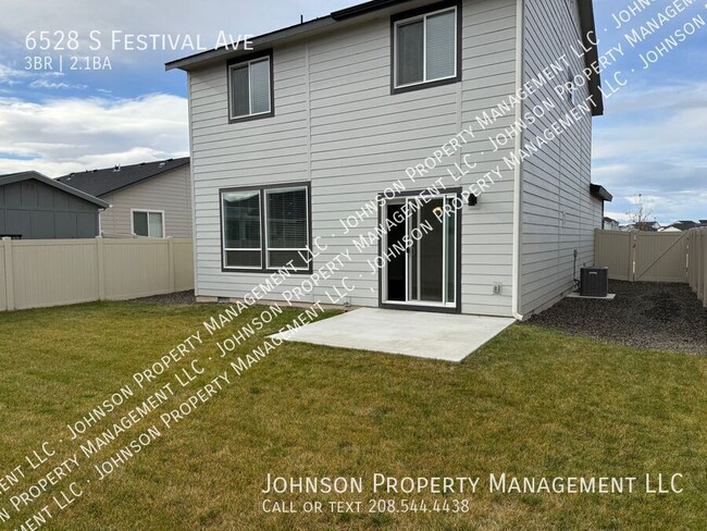 Building Photo - Spacious 3-Bed Home with Quartz Kitchen, L...