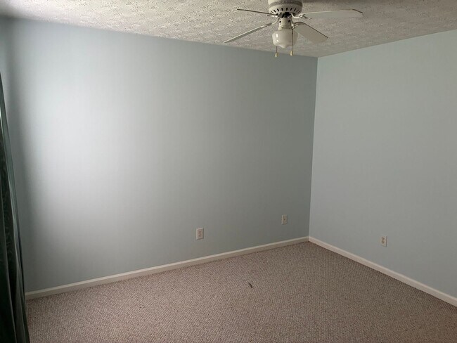 Building Photo - 3 Bed 2 Bath Newport Home Available now