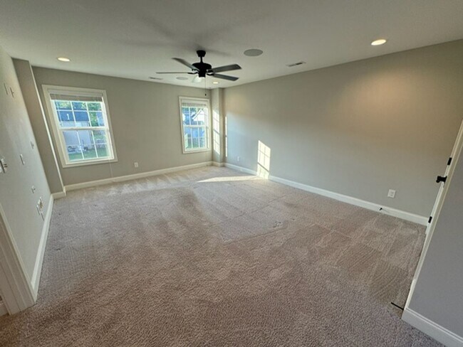 Building Photo - Knoxville 37920 - **COMING AVAILABLE August 1st** Beautiful single family home located in South K...