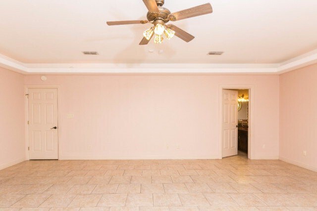 Building Photo - 4Bed/3.5Bath WITH A POOL Now available in Mcallen TX (Taylor and 495)