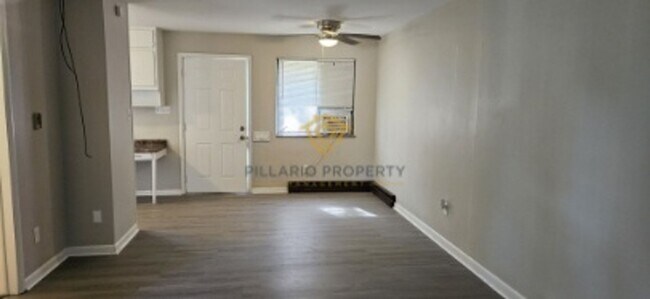 Building Photo - Renovated 1 Bedroom at Campbell Apartments Near Downtown Available Now!