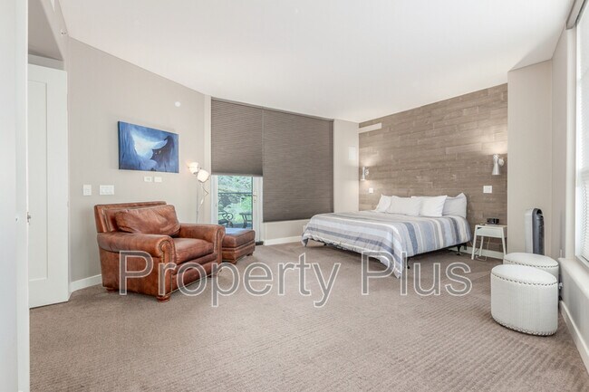 Building Photo - 140 E Rio Salado Pky