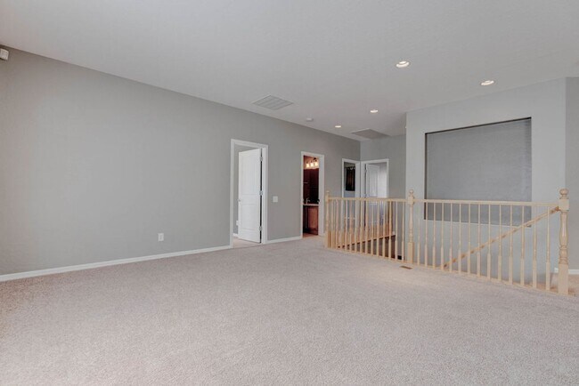 Building Photo - 2589 Chateau Clermont St