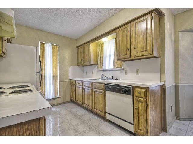 Building Photo - 2021 Chalfont Dr
