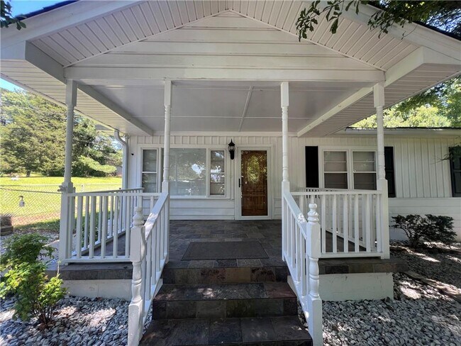 Building Photo - 1304 Pine Valley Rd