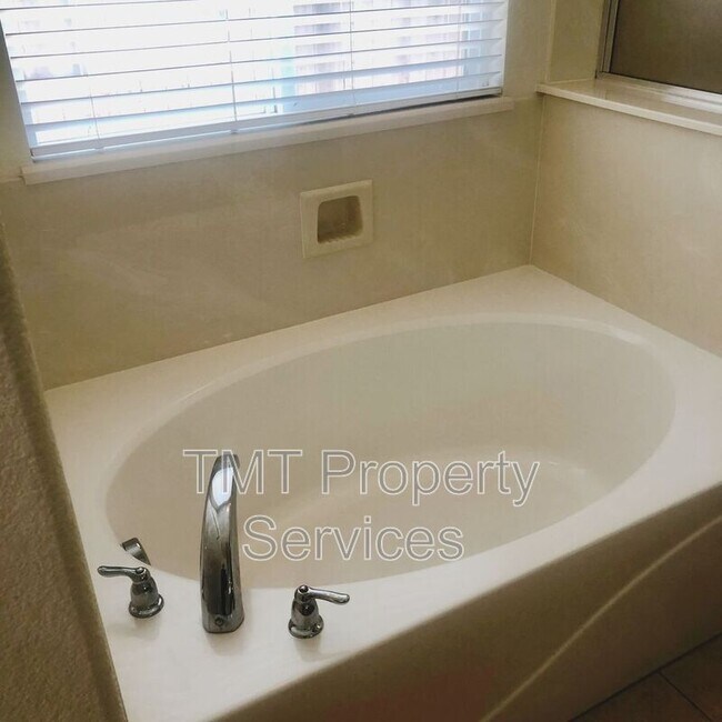 Building Photo - 2362 Dunsley Cir