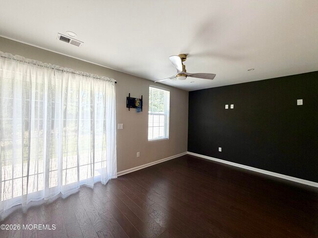 Building Photo - 305 Spirit Wy