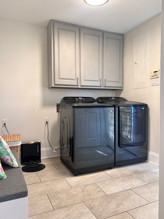 Building Photo - 25868 Walker South Rd