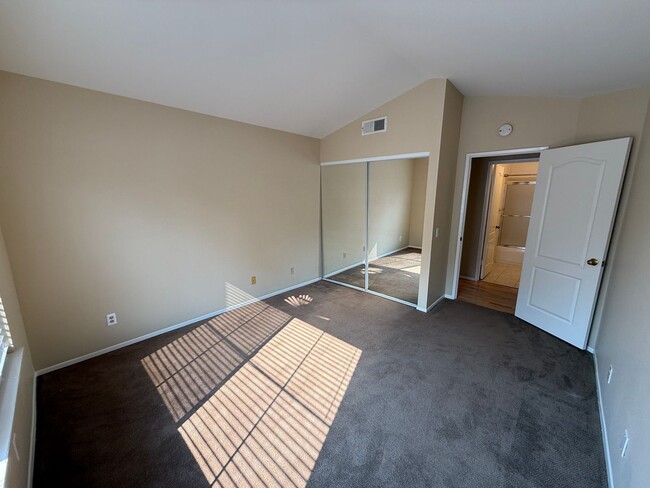 Building Photo - 2 Bed, 2 Bath Townhome in Belsera with att...