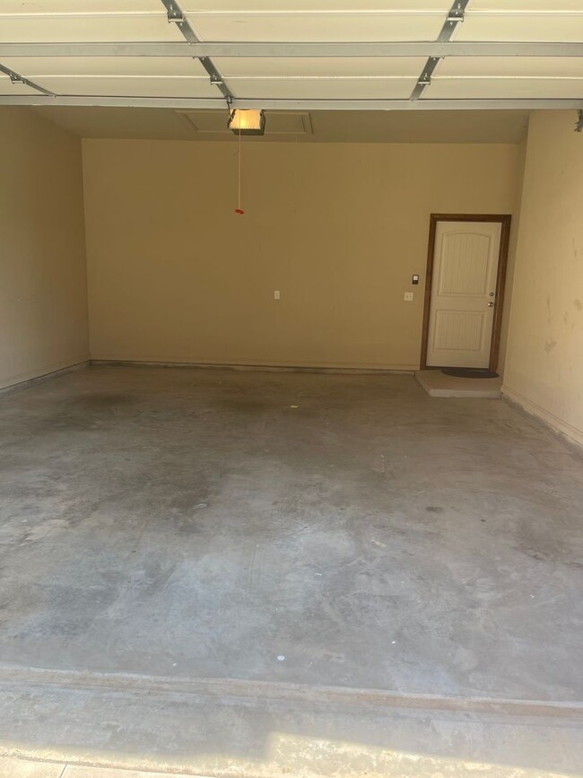 Building Photo - Fully Furnished Three Bedroom, Two Bathroo...