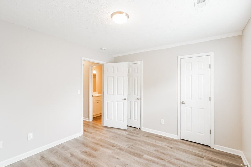 Building Photo - 4006 Deer Run Trce