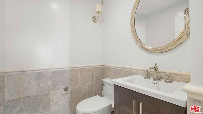 Building Photo - 10724 Wilshire Blvd