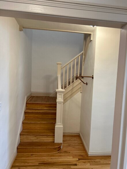 Building Photo - 103 E 32nd St