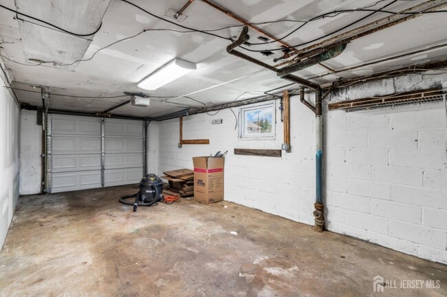 Building Photo - 36 Van Buren Ave