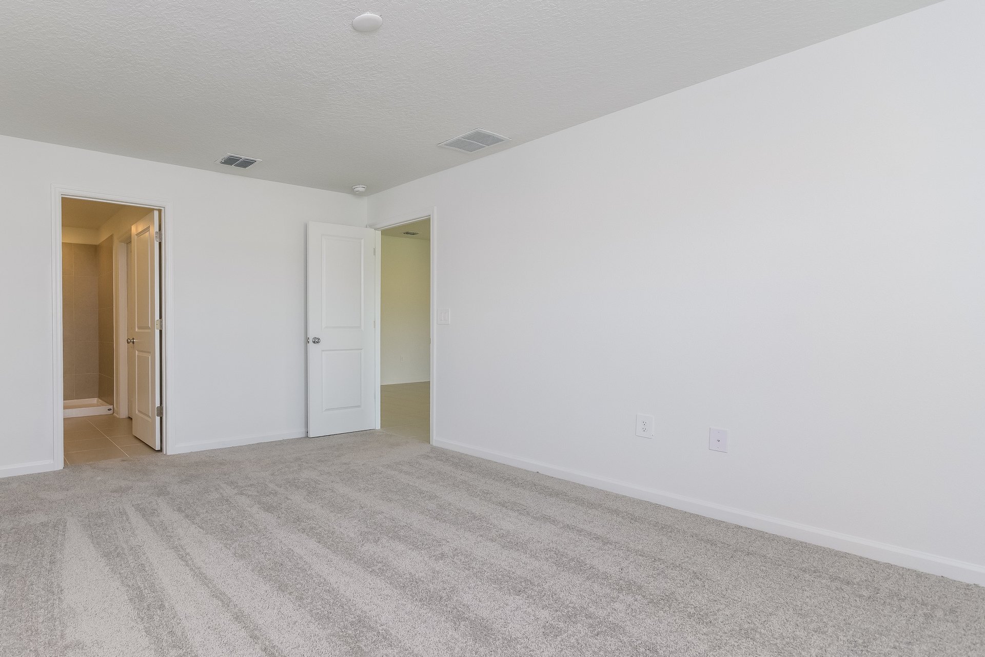 Building Photo - 2442 McKinley Dr