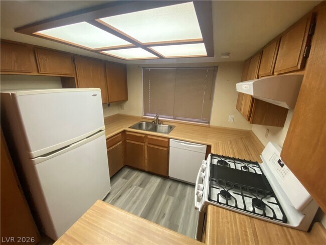 Building Photo - 5712 Swimmer Dr