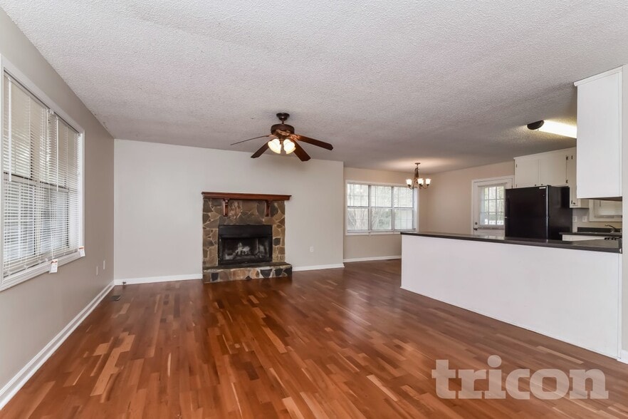 Building Photo - 230 Parkway Ct