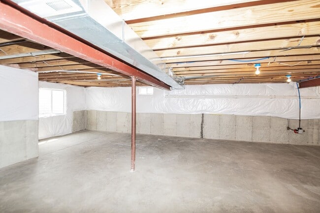 Building Photo - 3 Bedroom / 2 Bathroom Home for Rent in Va...