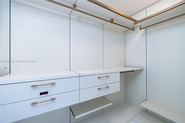 Building Photo - 15701 Collins Ave