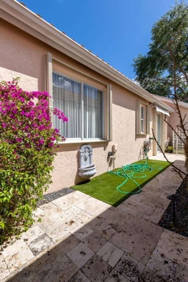Building Photo - 11067 Springbrook Cir
